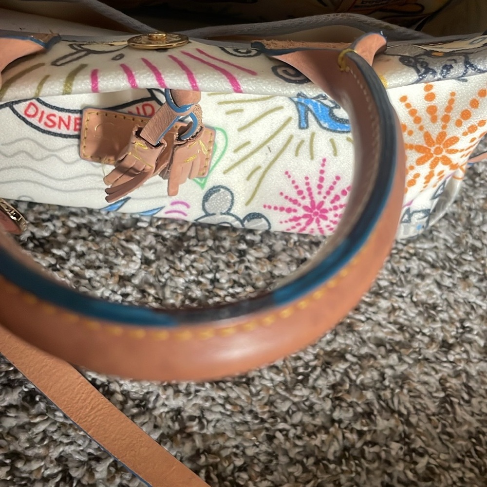 Dooney and Bourke purse - Picture 3 of 5